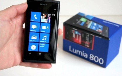 مايكروسوفت تقول أن Nokia Lumia 800 أول هاتف (حقيقي) بالويندوز فون